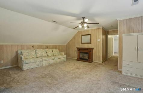 34 Nathan Hale Court Cheshire CT 06410