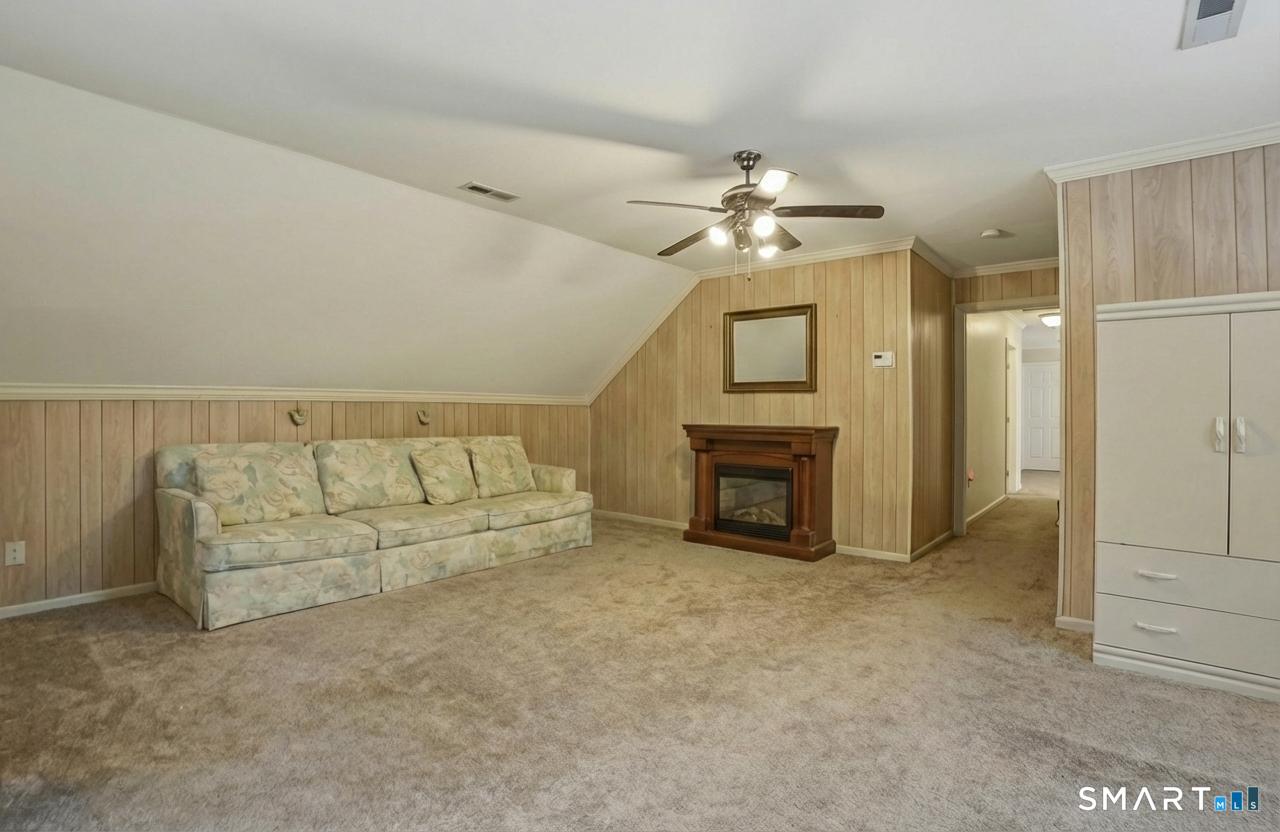 34 Nathan Hale Court Cheshire CT 06410