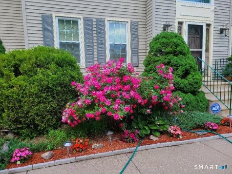 34 Nathan Hale Court Cheshire CT 06410