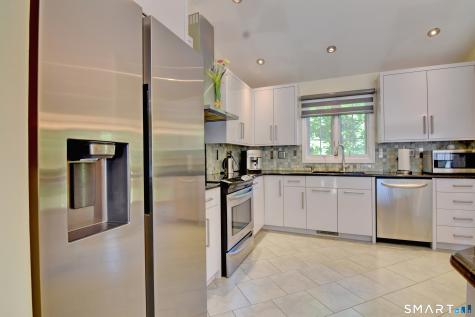 8 Hattie Lane Milford CT 06461