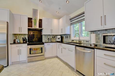 8 Hattie Lane Milford CT 06461