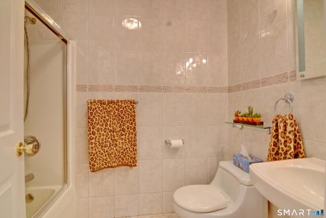 8 Hattie Lane Milford CT 06461
