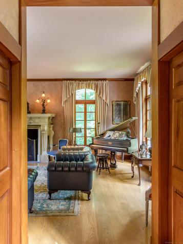 28 West Chestnut Hill Road Litchfield CT 06759