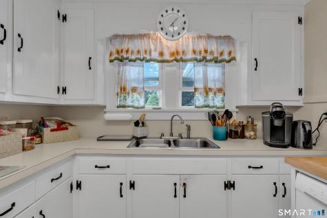 32 Summer Street Guilford CT 06437