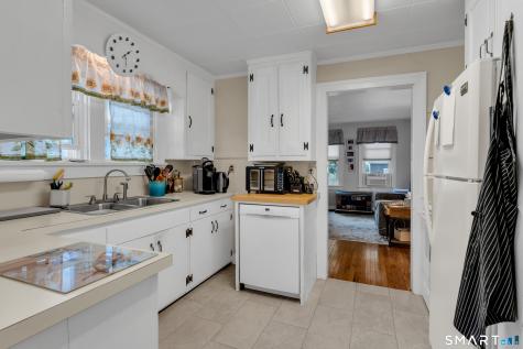 32 Summer Street Guilford CT 06437