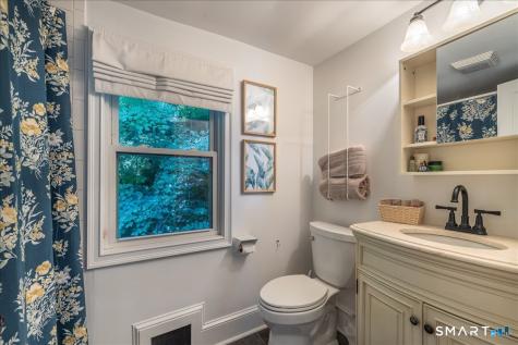 24 Steinmann Avenue Middlebury CT 06762