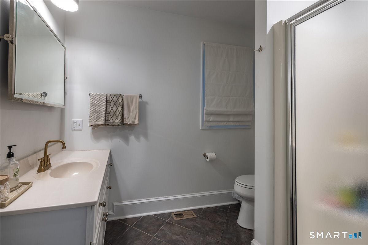 24 Steinmann Avenue Middlebury CT 06762