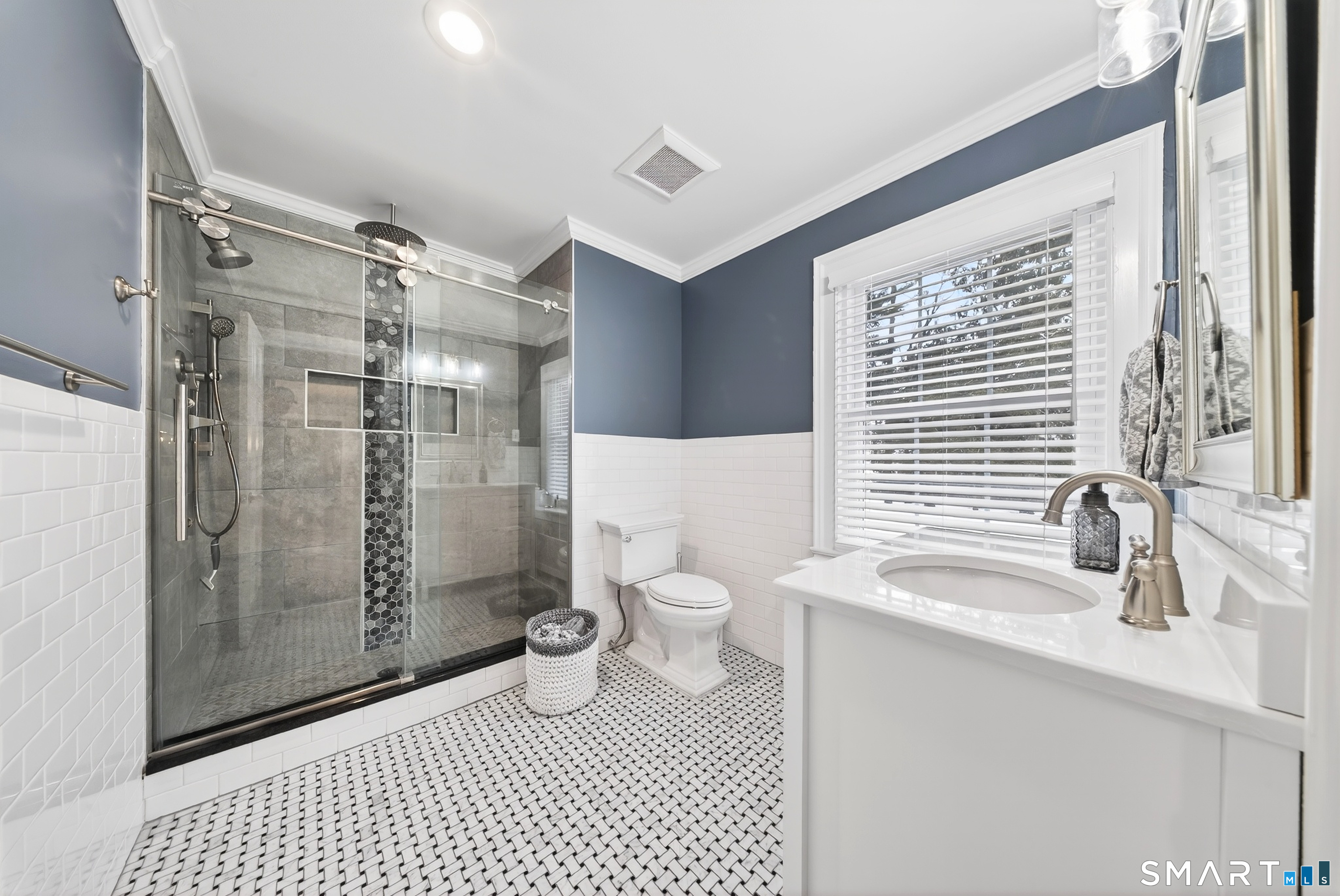 69 Bloomfield Avenue Hartford CT 06105