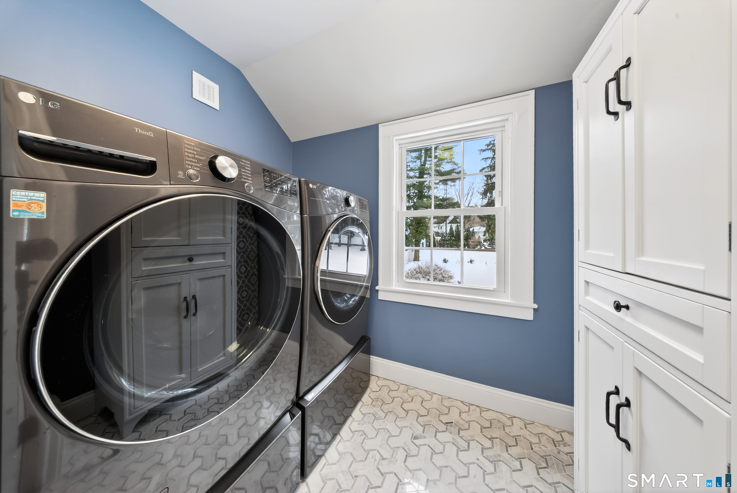 69 Bloomfield Avenue Hartford CT 06105