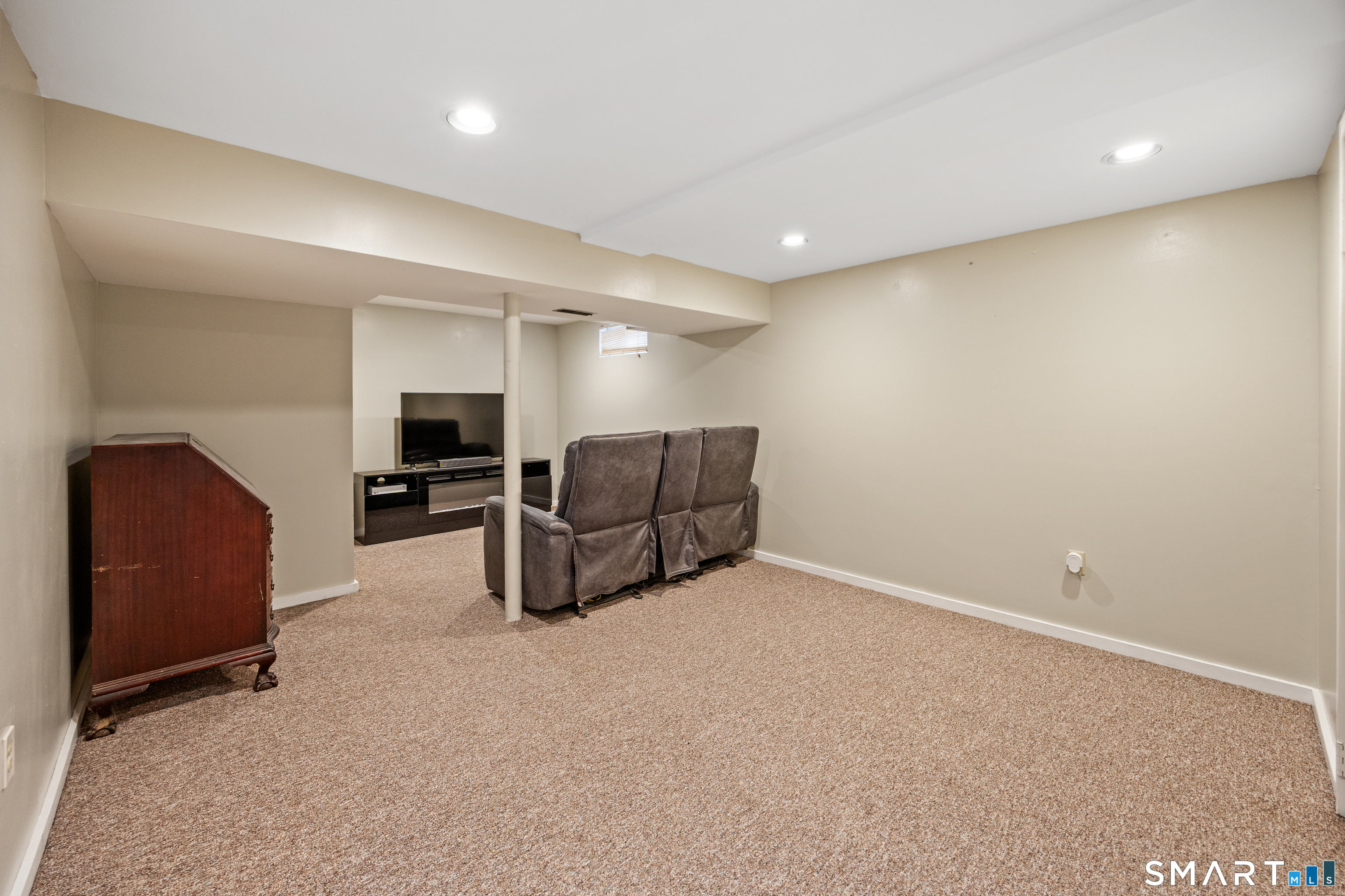 62 Essex Street Manchester CT 06040