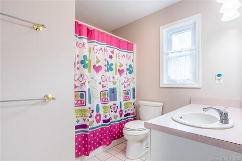 74/76 Towantic Hill Road Oxford CT 06478