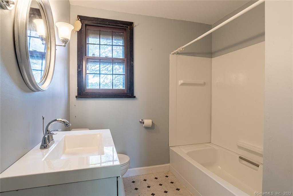 74/76 Towantic Hill Road Oxford CT 06478