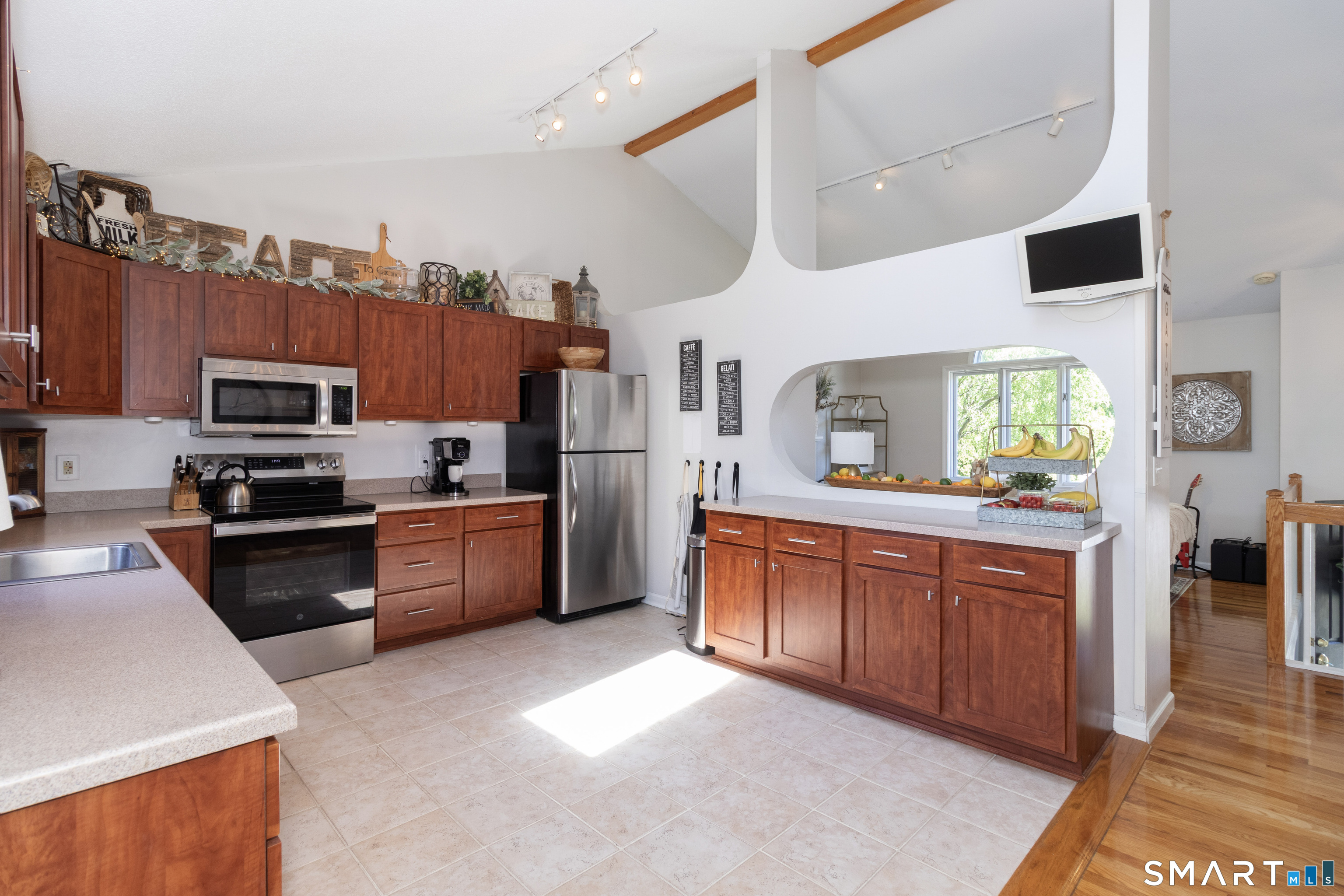 32 Angela Drive East Haven CT 06512