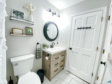 32 Angela Drive East Haven CT 06512