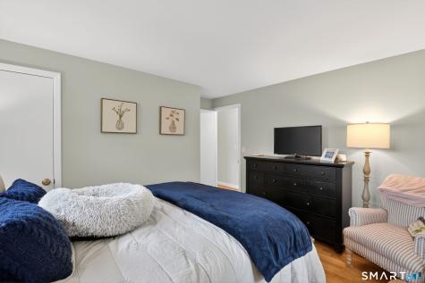 15 Riverside Drive Branford CT 06405