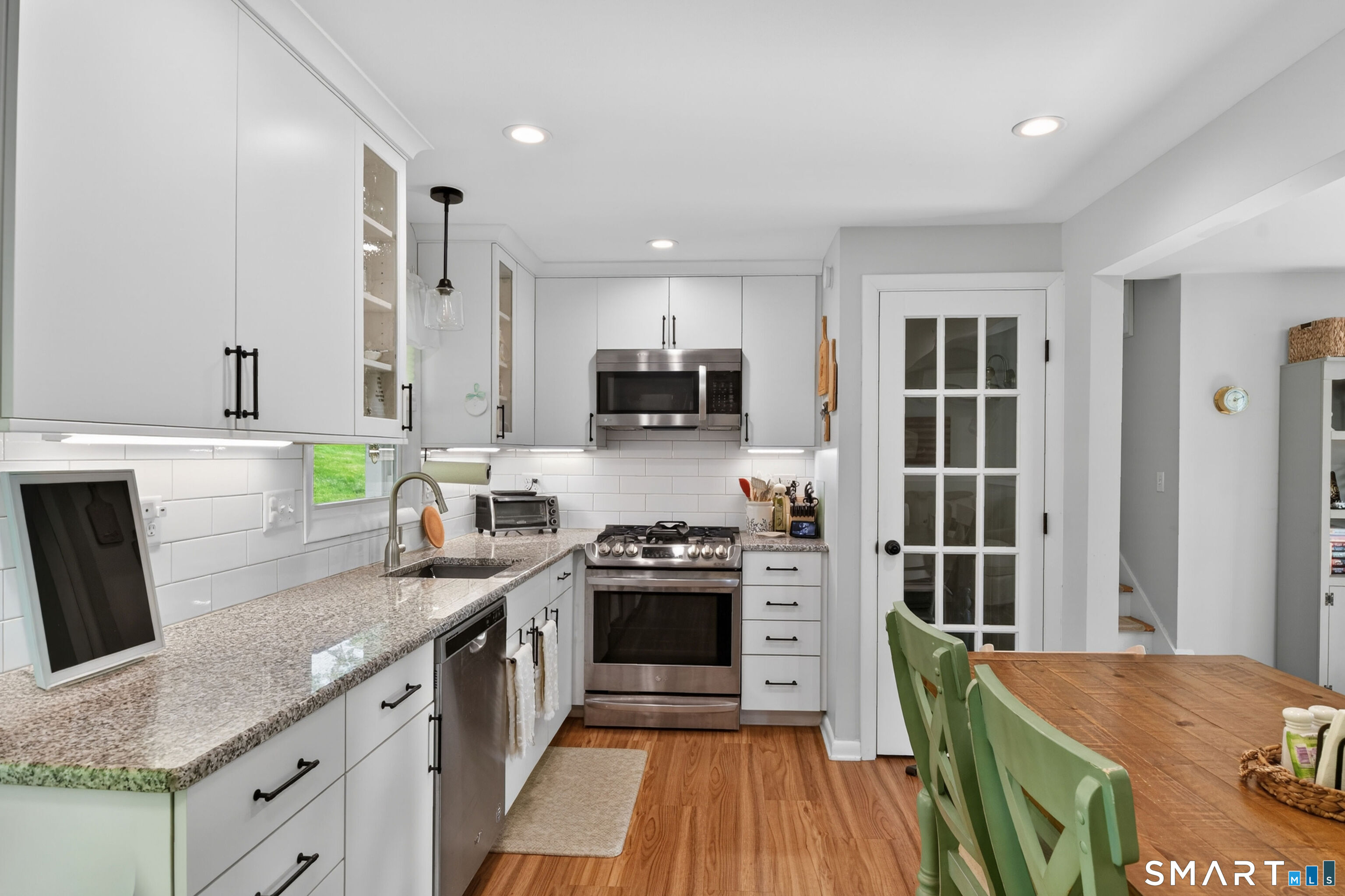 15 Riverside Drive Branford CT 06405