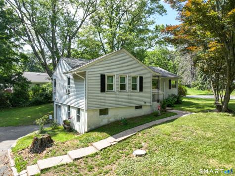 1512 Route 32 Montville CT 06382