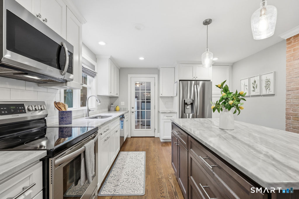 11 Fairlawn Street Farmington CT 06032