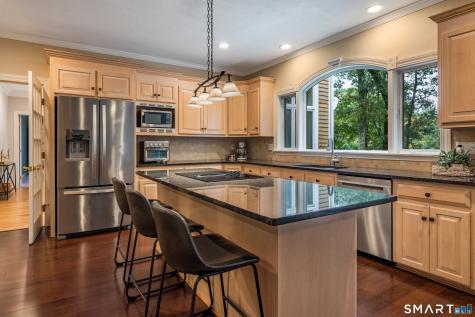 10 Whitman Pond Road Simsbury CT 06070