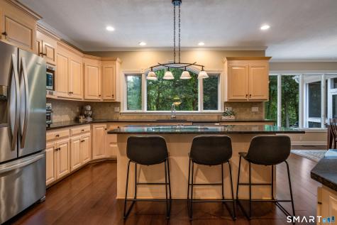 10 Whitman Pond Road Simsbury CT 06070