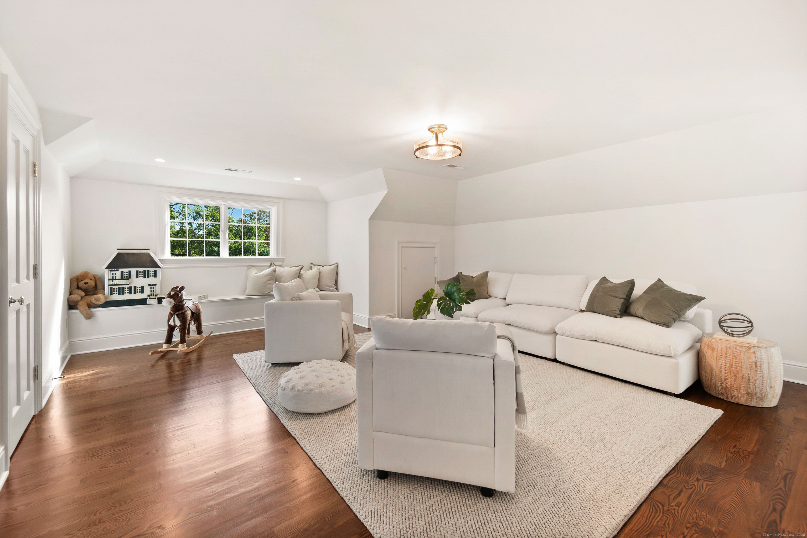 18 Tokeneke Trail Darien CT 06820