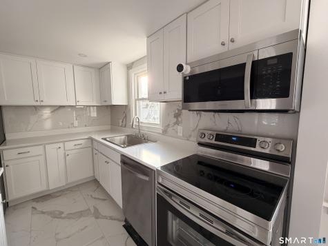 8 River Road East Haven CT 06512