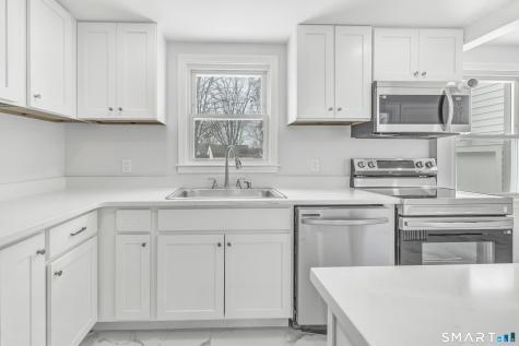 8 River Road East Haven CT 06512