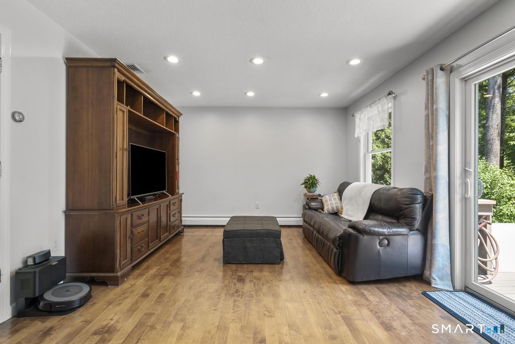 2 Brickham Way Burlington CT 06013