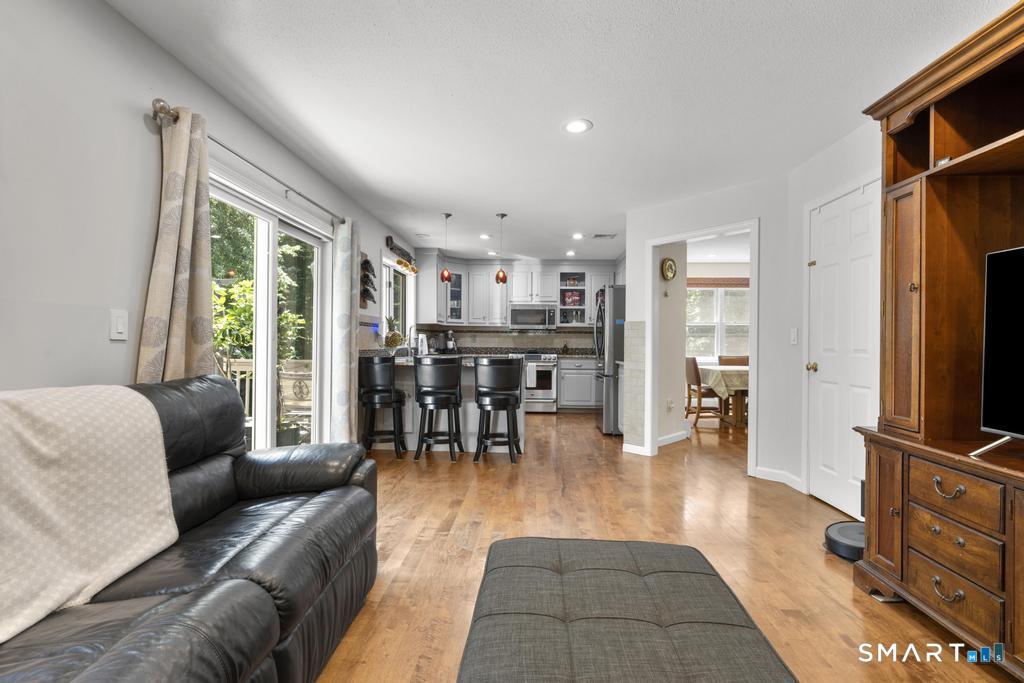 2 Brickham Way Burlington CT 06013