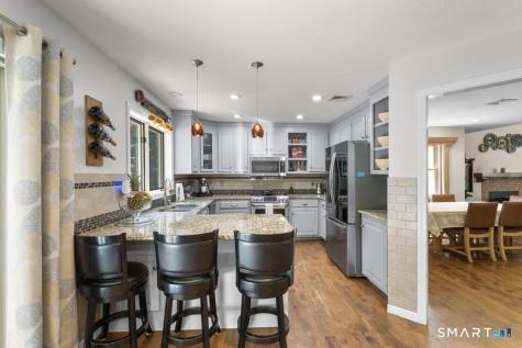 2 Brickham Way Burlington CT 06013