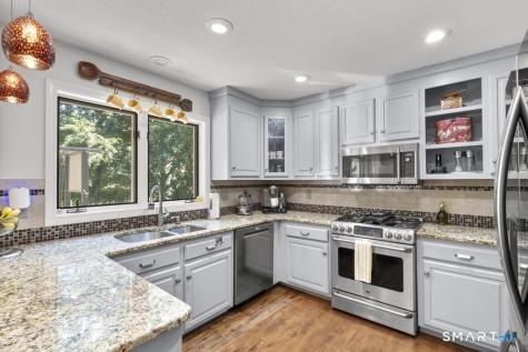 2 Brickham Way Burlington CT 06013
