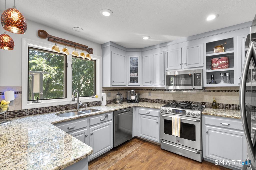 2 Brickham Way Burlington CT 06013