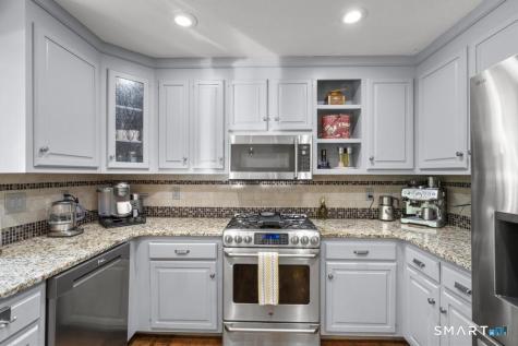 2 Brickham Way Burlington CT 06013