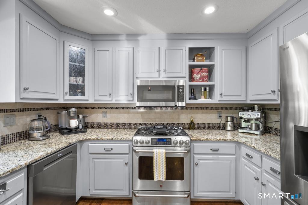 2 Brickham Way Burlington CT 06013