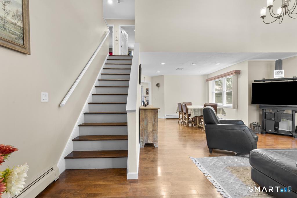 2 Brickham Way Burlington CT 06013