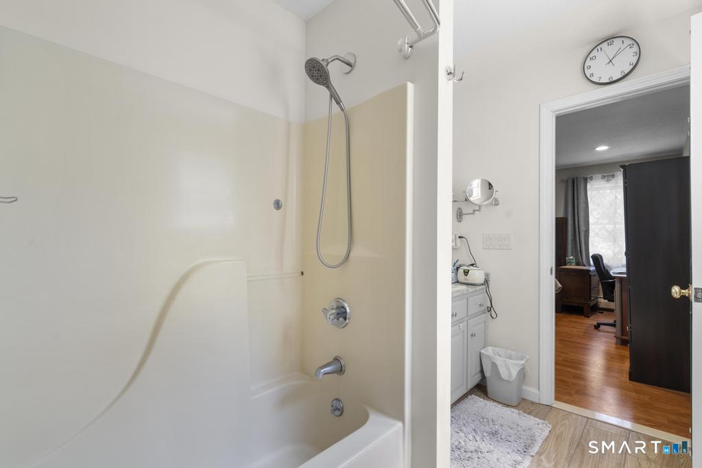 2 Brickham Way Burlington CT 06013