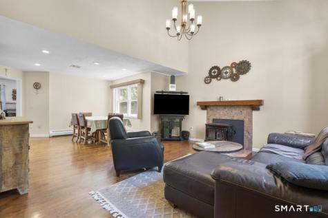 2 Brickham Way Burlington CT 06013