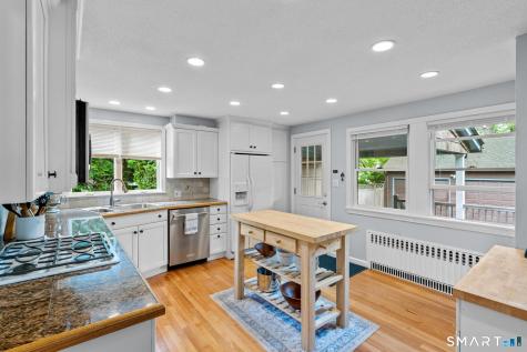 16 Clifton Avenue West Hartford CT 06107