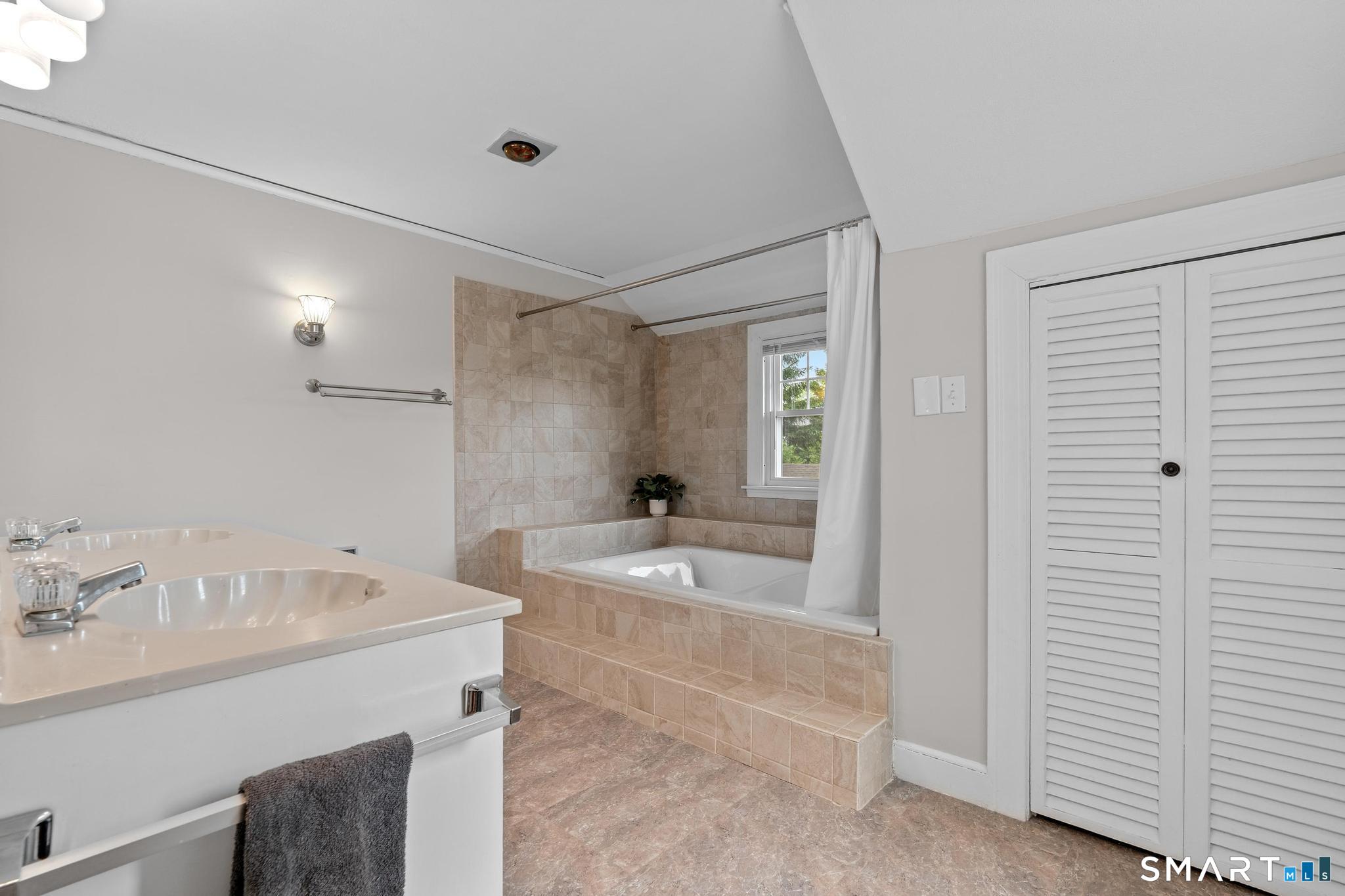 16 Clifton Avenue West Hartford CT 06107
