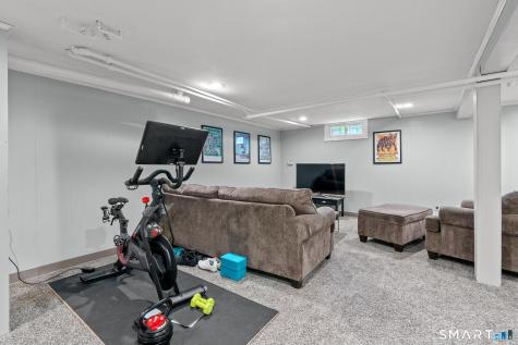 16 Clifton Avenue West Hartford CT 06107