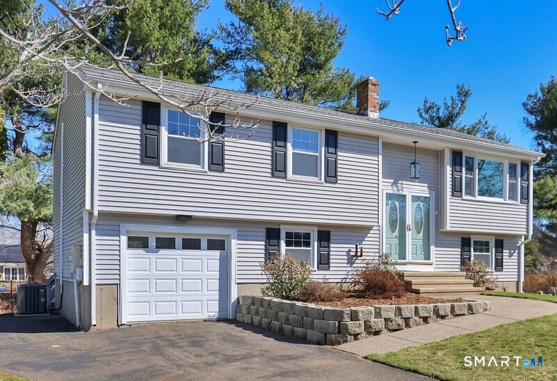 8 Blue Meadow Road Middletown CT 06457