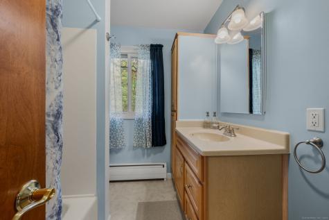 15 Goulart Drive Bozrah CT 06334