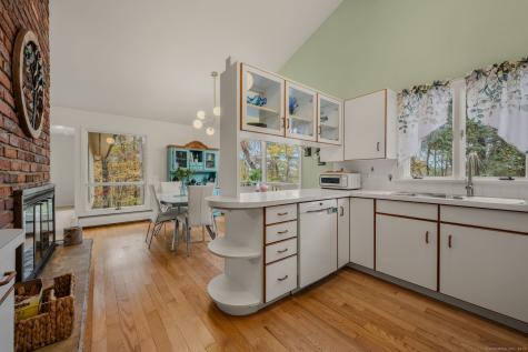 15 Goulart Drive Bozrah CT 06334