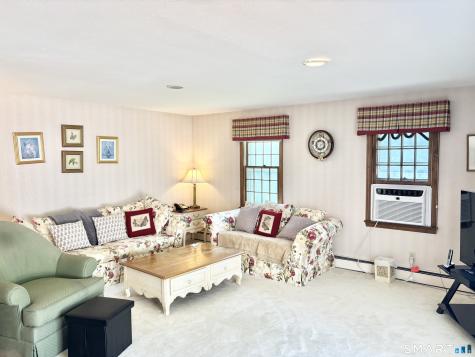 27 Wyneding Hill Road Manchester CT 06040