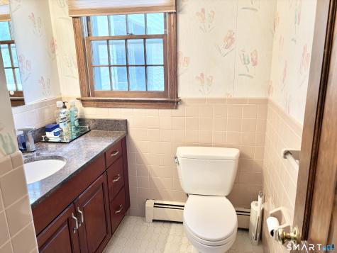 27 Wyneding Hill Road Manchester CT 06040