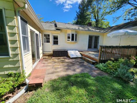 230 Nut Plains Road Guilford CT 06437