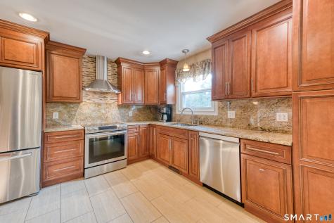 16 Brockett Farm Road North Haven CT 06473