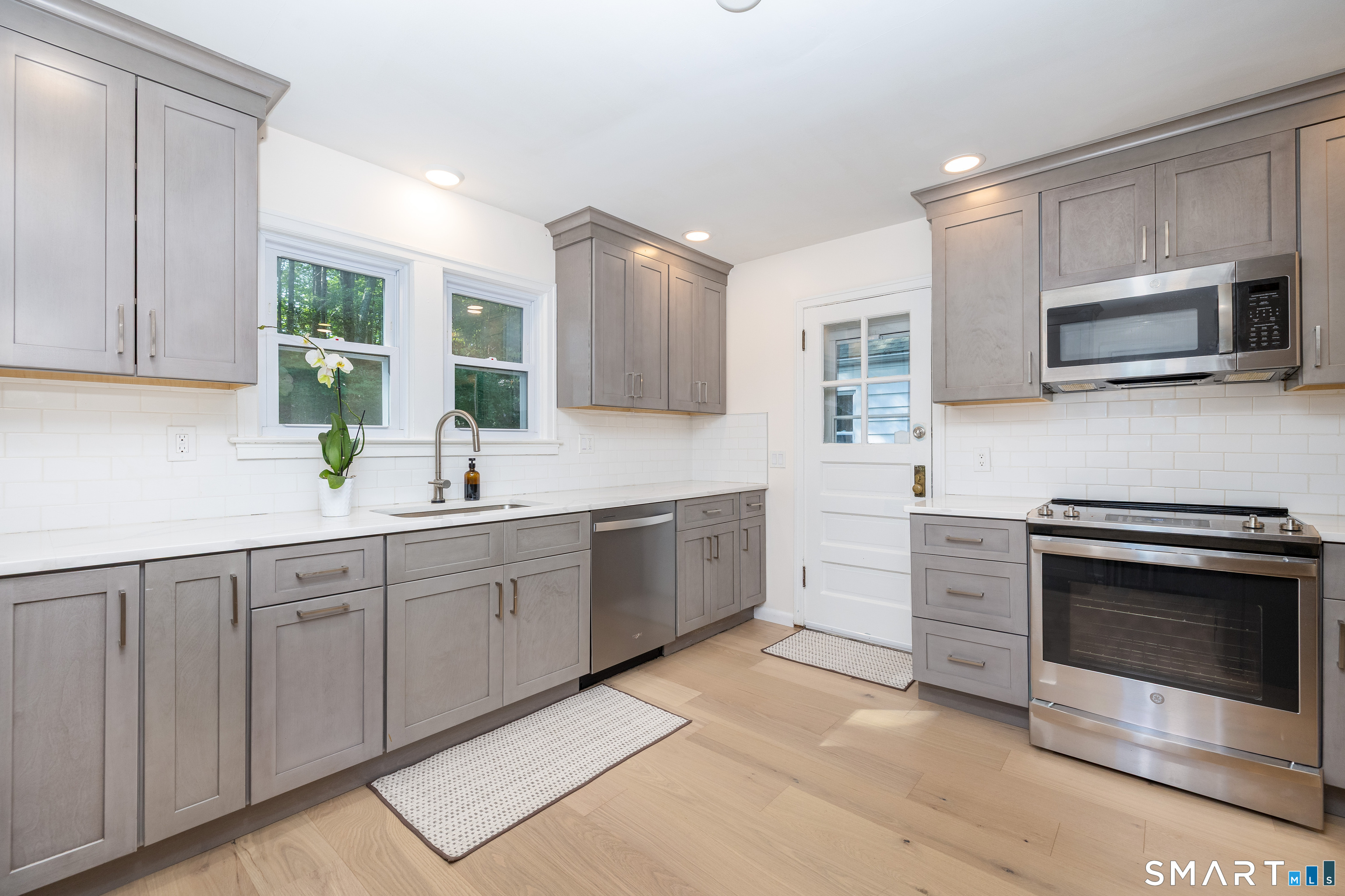 88 Grannis Street East Haven CT 06512