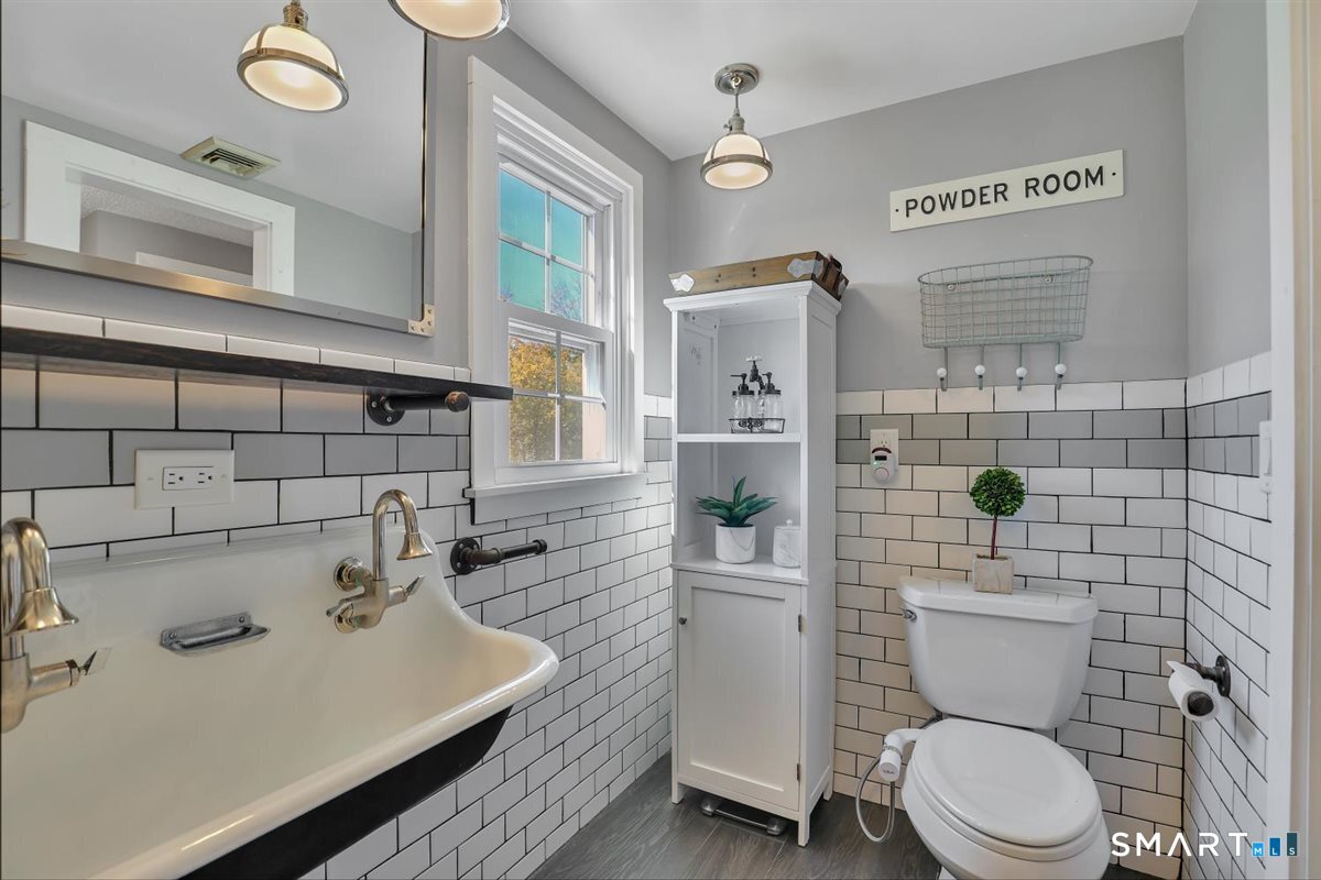 18 Milburn Drive Bloomfield CT 06002