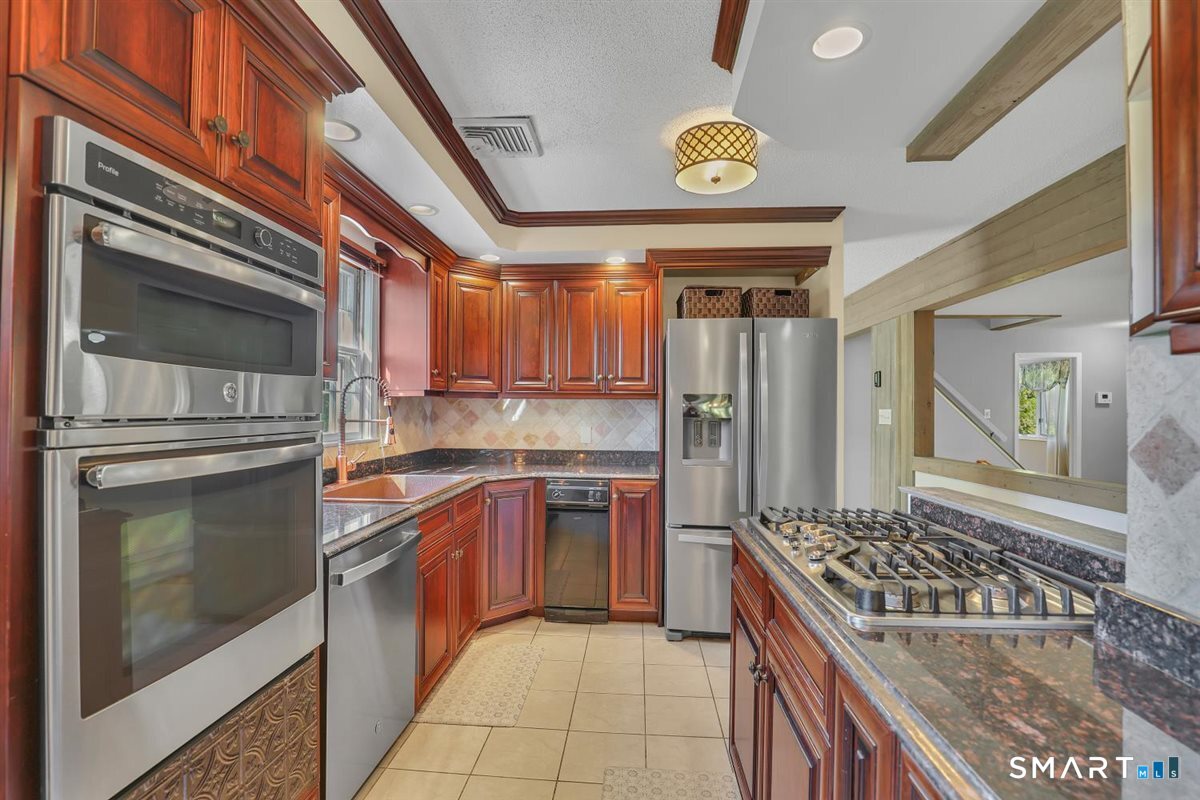 18 Milburn Drive Bloomfield CT 06002